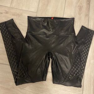 SPANX Quilted Faux Leather leggings Sz Large